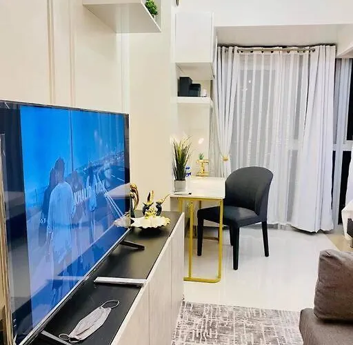 Uptown Parksuites Tower 2 *